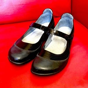NATO KIREI MARY JANE IN BLACK SIZE 38 US SIZE 7-7.5 LIKE NEW TWO TONE LEATHER